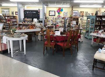 illinois/matthiessen-state-park/shop/lily-pads-resale-boutique