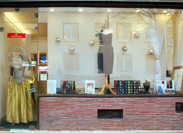 france/versailles/versailles-city-centre/shop/fee-au-chateau