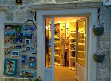 croatia/brac-island/shop/happy-art