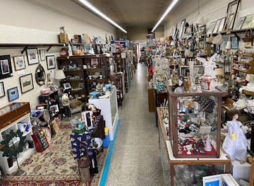 maryland/gaithersburg/shop/emporium-antiques-of-olde-towne-gaithersburg
