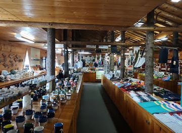 michigan/upper-peninsula/shop/souvenir-barn