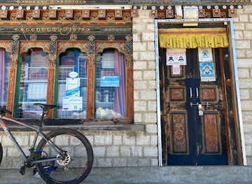 bhutan/bumthang/shop/karchung-tshongkhang