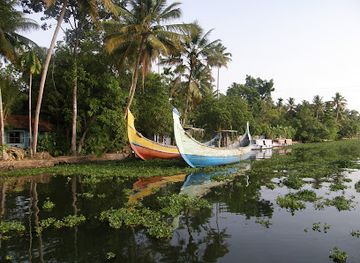india/kerala-backwaters/shop/spice-coast-cruises-house-boat-cgh-earth