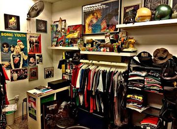 malaysia/ipoh/new-town/shop/street-trash-store