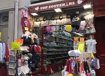 france/paris/latin-quarter/shop/top-souvenirs