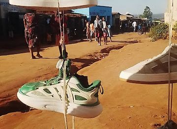 malawi/viphya-mountains/shop/mphaka-market