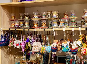 azerbaijan/baku/flame-towers/shop/folk-art