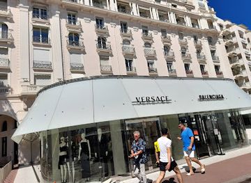 france/cannes/la-croisette/shop/balenciaga