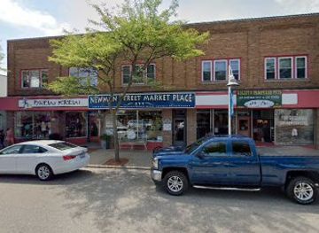 michigan/tawas-point-state-park/shop/sunrise-studio-art-supply