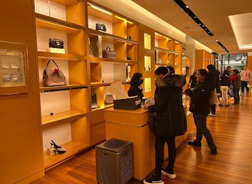 connecticut/talcott-mountain/shop/louis-vuitton-farmington-westfarms