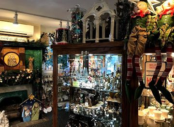 north-carolina/asheville/biltmore-village/shop/olde-world-christmas-shoppe