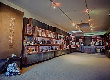 california/venice-beach/shop/made-in-earth-venice-beach-natural-crystal-gemstone-jewelry