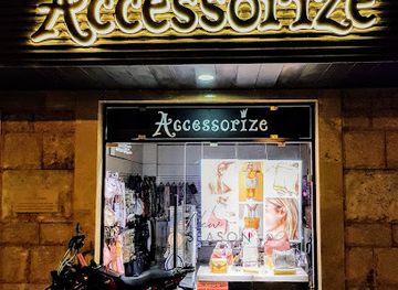 lebanon/jbeil-district/shop/accessorize