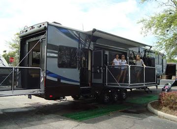 florida/orlando-theme-parks/shop/shopping-international