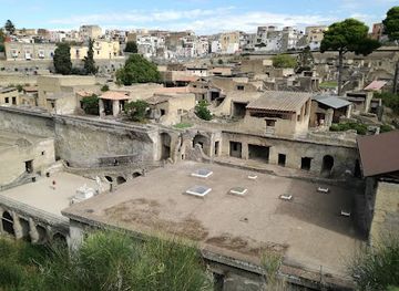 italy/herculaneum/shop/house-of-the-black-salon