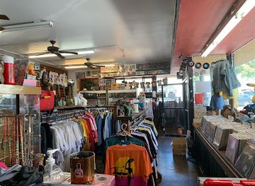 california/huntington-beach/shop/1-look-vintage