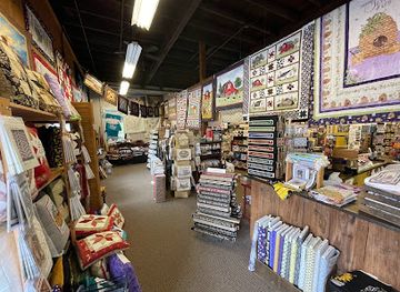 pennsylvania/amish-country/shop/log-cabin-quilt-shop