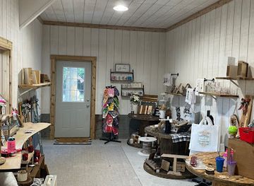 nebraska/platte-river-state-park/shop/the-lantern-boutique