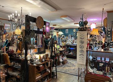 north-carolina/blue-ridge-mountains/shop/the-curiosity-shoppe