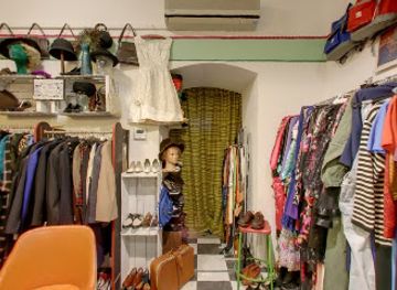 austria/linz/shop/moschi-modeantiquariat