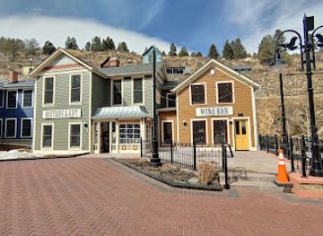 colorado/central-colorado/shop/mountain-poppy-boutique-gift-plus-wine-bar