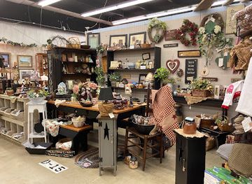 virginia/central-virginia/shop/unique-antiques-and-home-decor-mall