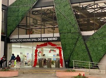 peru/andean-highlands/shop/municipal-market-of-san-isidro