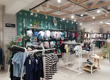 pakistan/sialkot/shop/outfitters-v-mall