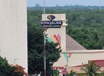 mexico/playa-del-carmen/shop/royal-village-shopping-center