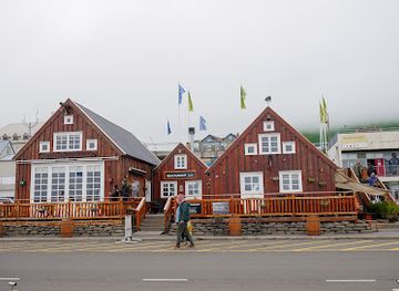iceland/husavik/shop/husavik-harbor