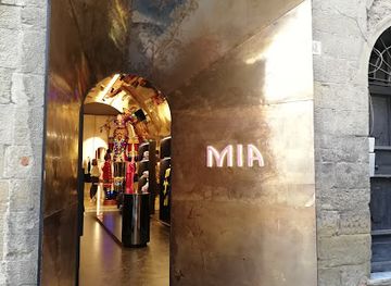 italy/arezzo/shop/mia