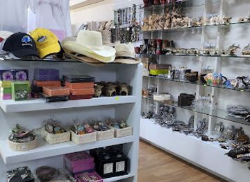 maldives/alimatha-island/shop/kamana-boutique