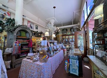 california/santa-barbara/santa-barbara-waterfront/shop/lewis-clark