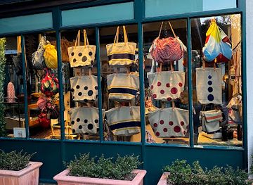 california/big-sur/shop/bee-bark-moss