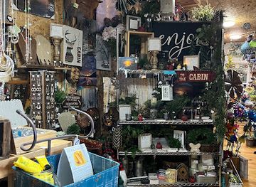 wisconsin/kettle-moraine-state-forest/shop/a-unique-boutique-llc-gift-shop
