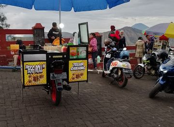 indonesia/mount-bromo/shop/telur-gulung-bukit-kingkong-bromo