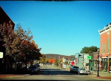iowa/pikes-peak-state-park/shop/the-planted-tree-gallery-gifts