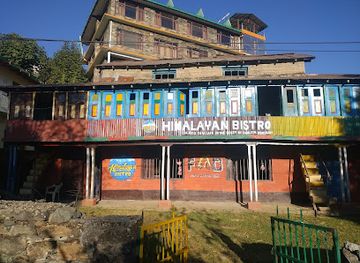 india/himalayan-mountains/shop/munsyari-market