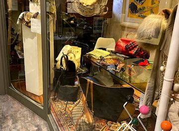 italy/bari/bari-vecchia/shop/vintage-store-leccisi-collection