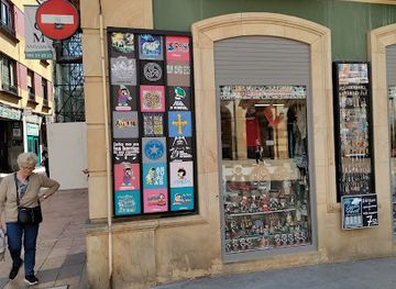 spain/oviedo/shop/tolon-tolon-souvenirs