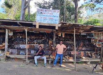 malawi/zomba-plateau/shop/threeways-brothers-shop