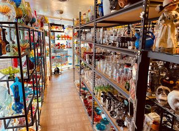 wisconsin/madison/capitol-square/shop/retro-revolution