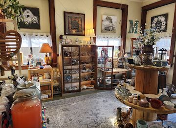 iowa/loess-hills/shop/kim-s-vintage-gift