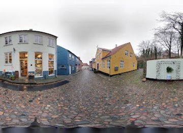 denmark/mariager-fjord/shop/klosterkaelderen-dk-antiques-porcelain