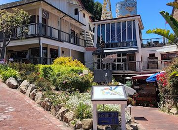 california/big-sur/shop/the-barnyard-shopping-village