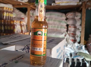 uganda/lake-bunyonyi/shop/twekwase-n-sons-shop