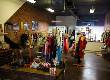 kansas/wichita/old-town/shop/dead-center-vintage