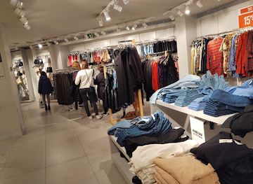 spain/girona/shop/bershka