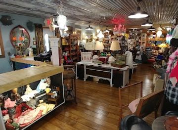 arkansas/eureka-springs/shop/romi-s-vintage-on-van-buren