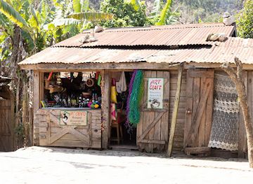 madagascar/atsinanana/shop/art-crafts-association-peasants-of-andasibe